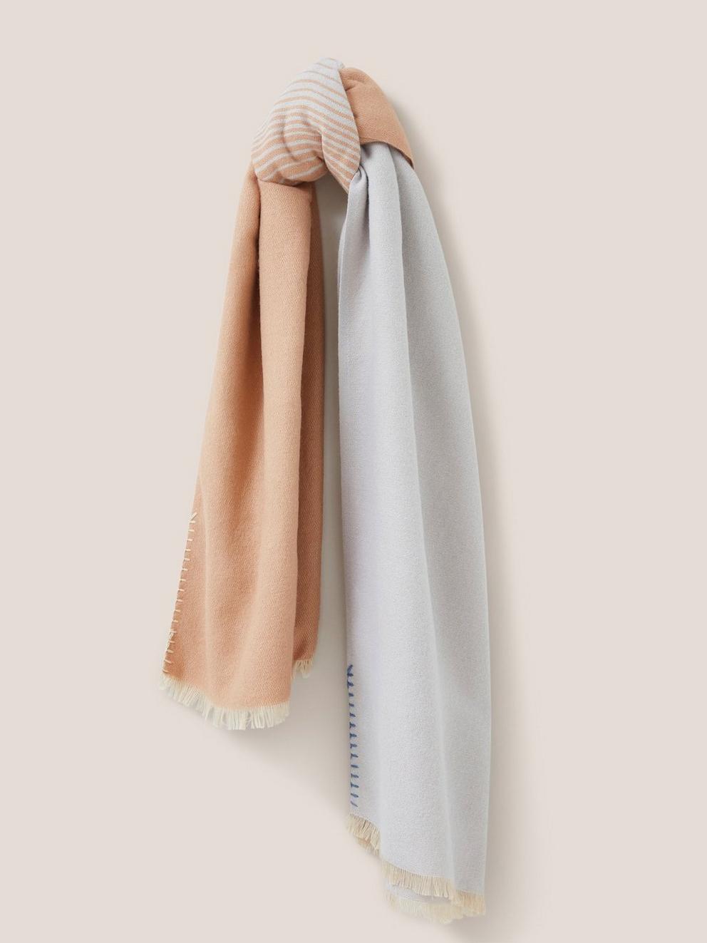 Selma Scarf Midweight in GREY MLT - MODEL FRONT