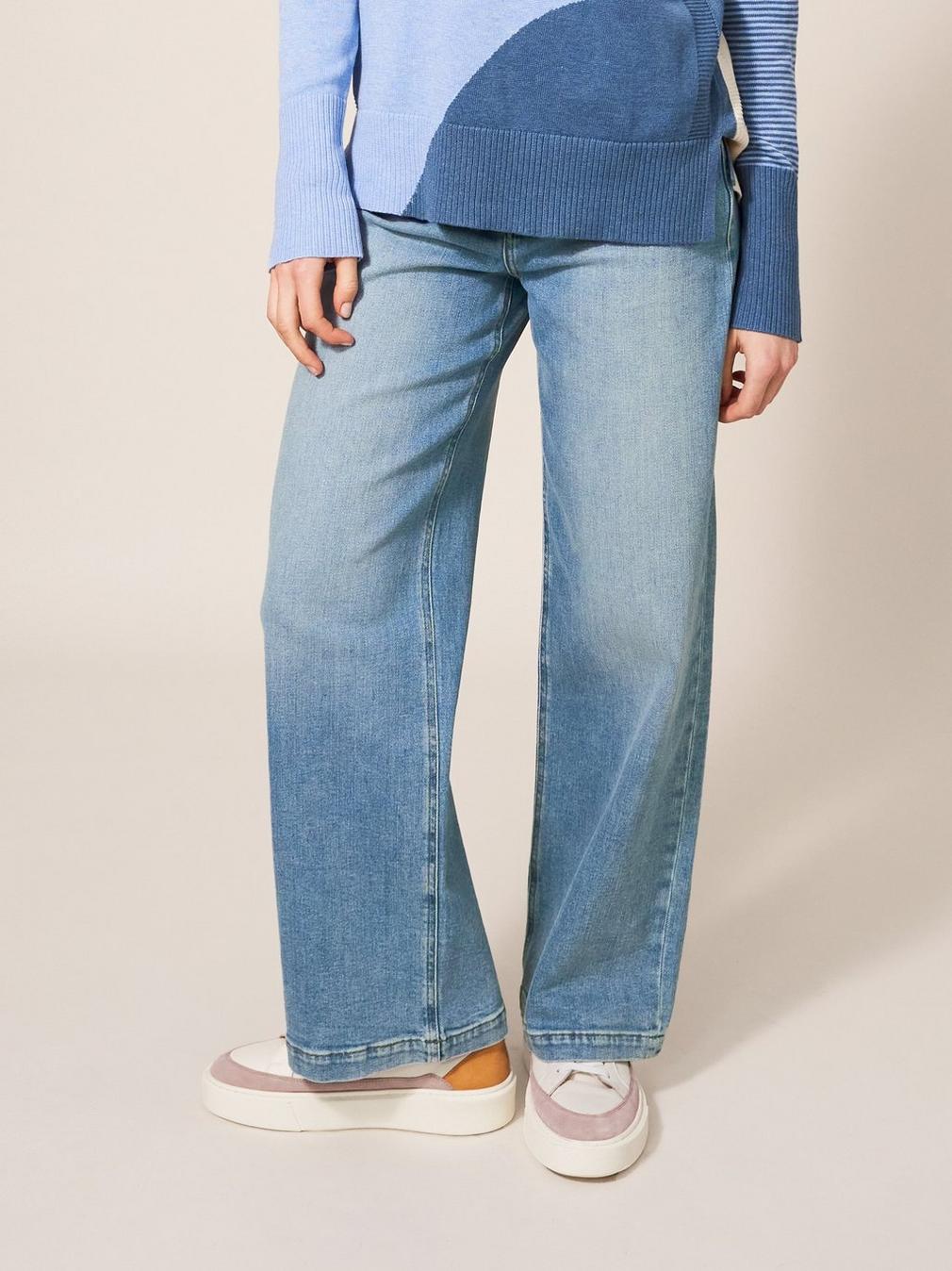 Sadie Wide Leg Jean in LGT DENIM - MODEL FRONT