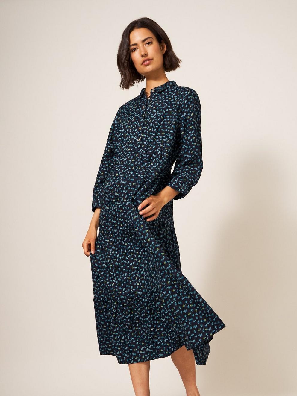 Maya Tiered Shirt Dress in BLK MLT - MODEL DETAIL