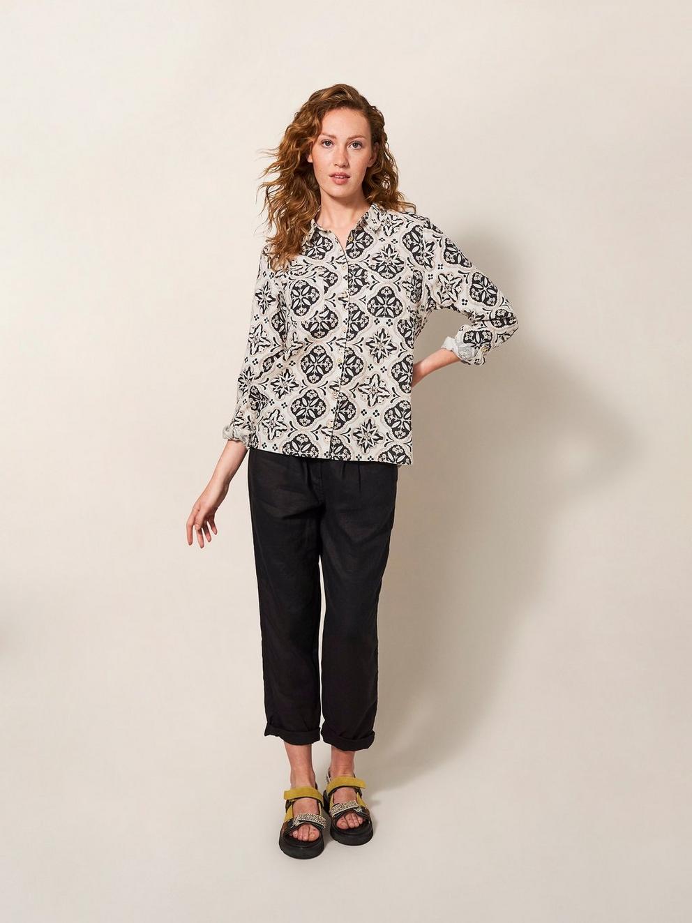 Sophie Organic Cotton Shirt in NAT MLT - MODEL DETAIL