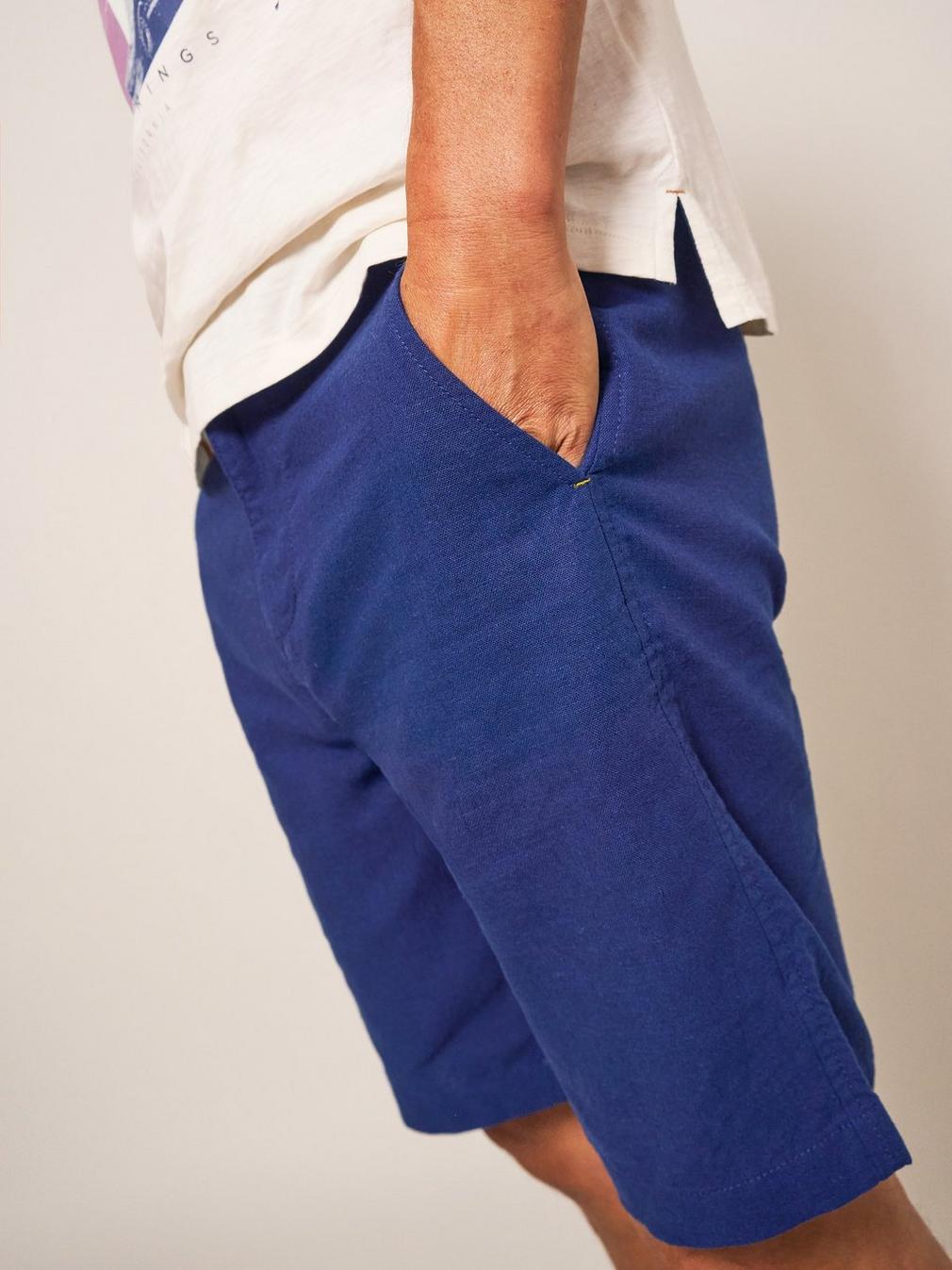 Linen Blend Short in DARK NAVY - MODEL DETAIL