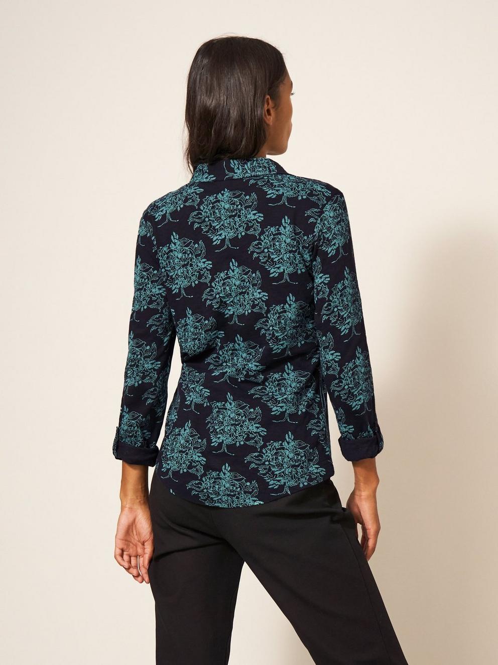 Annie Cotton Jersey Shirt in BLK MLT - MODEL BACK