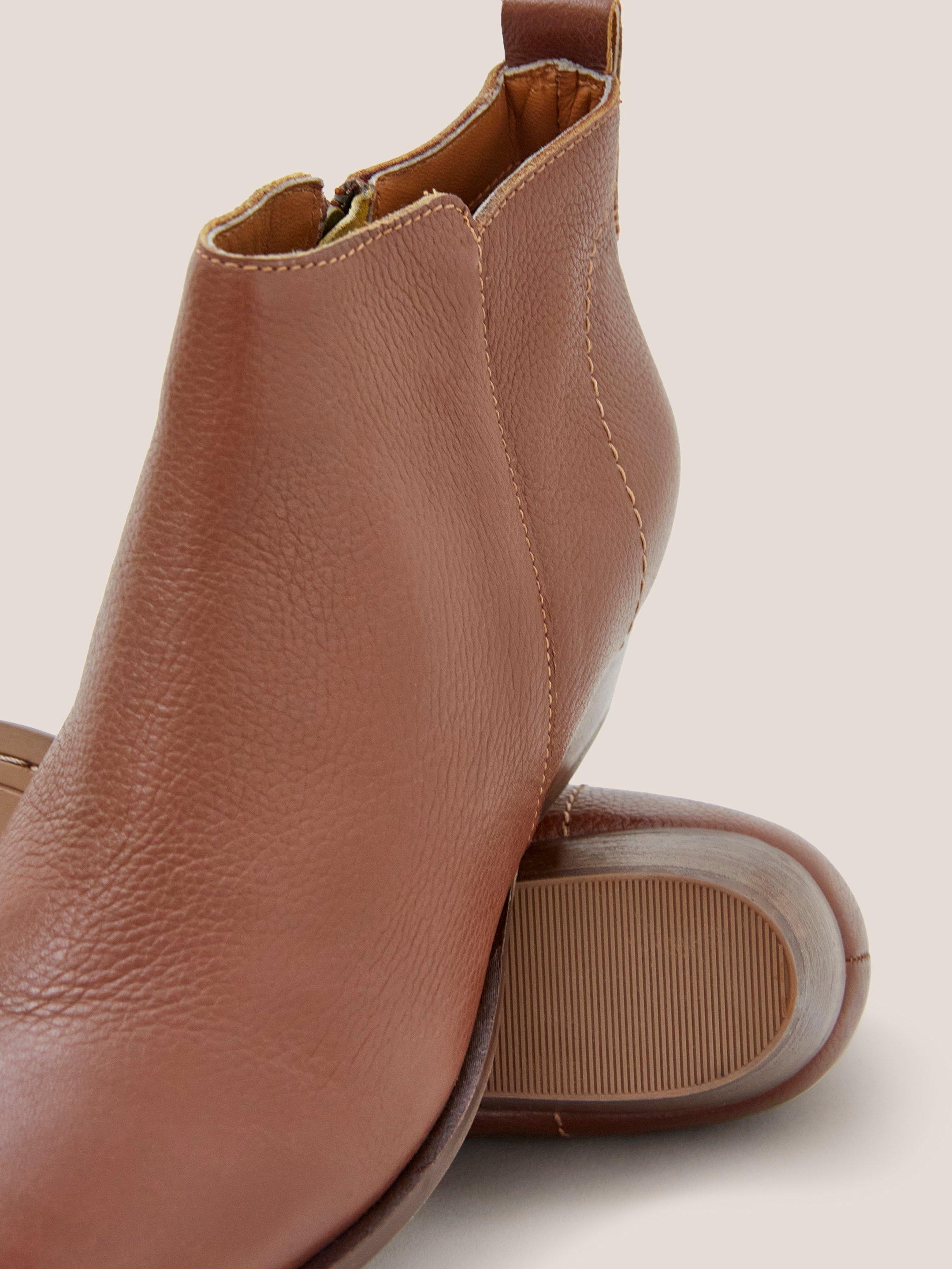 Leather Willow Ankle Boot in DARK TAN - FLAT DETAIL