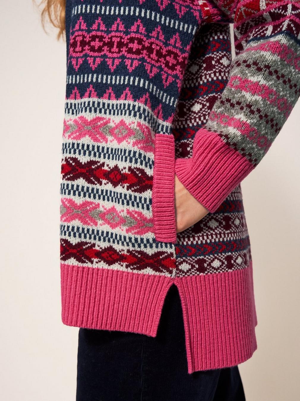 COCOON PATTERN CARDI FAIRISLE in RED MLT - MODEL DETAIL