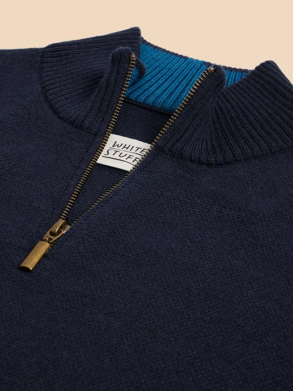 Newport Merino Jumper in DARK NAVY - FLAT DETAIL