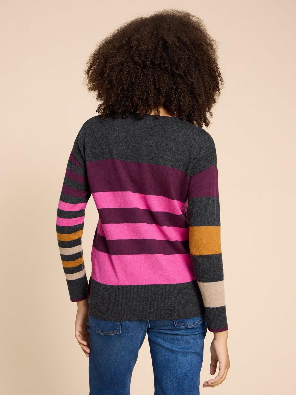 URBAN COLOURBLOCK JUMPER in GREY MLT - MODEL BACK