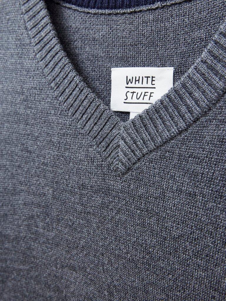 Newport Merino Vee Neck in DK GREY - FLAT DETAIL