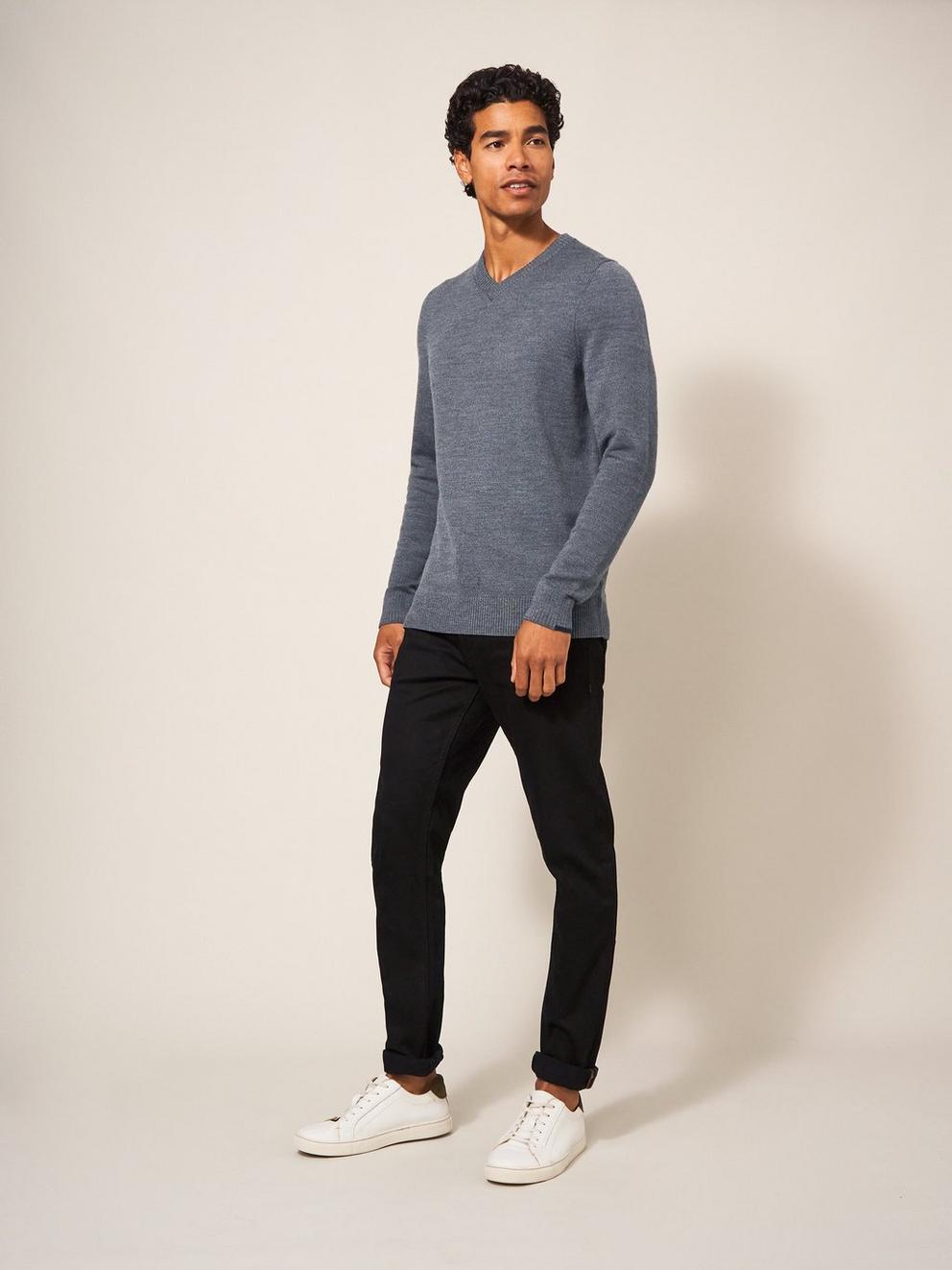 Newport Merino Vee Neck in DK GREY - MODEL DETAIL