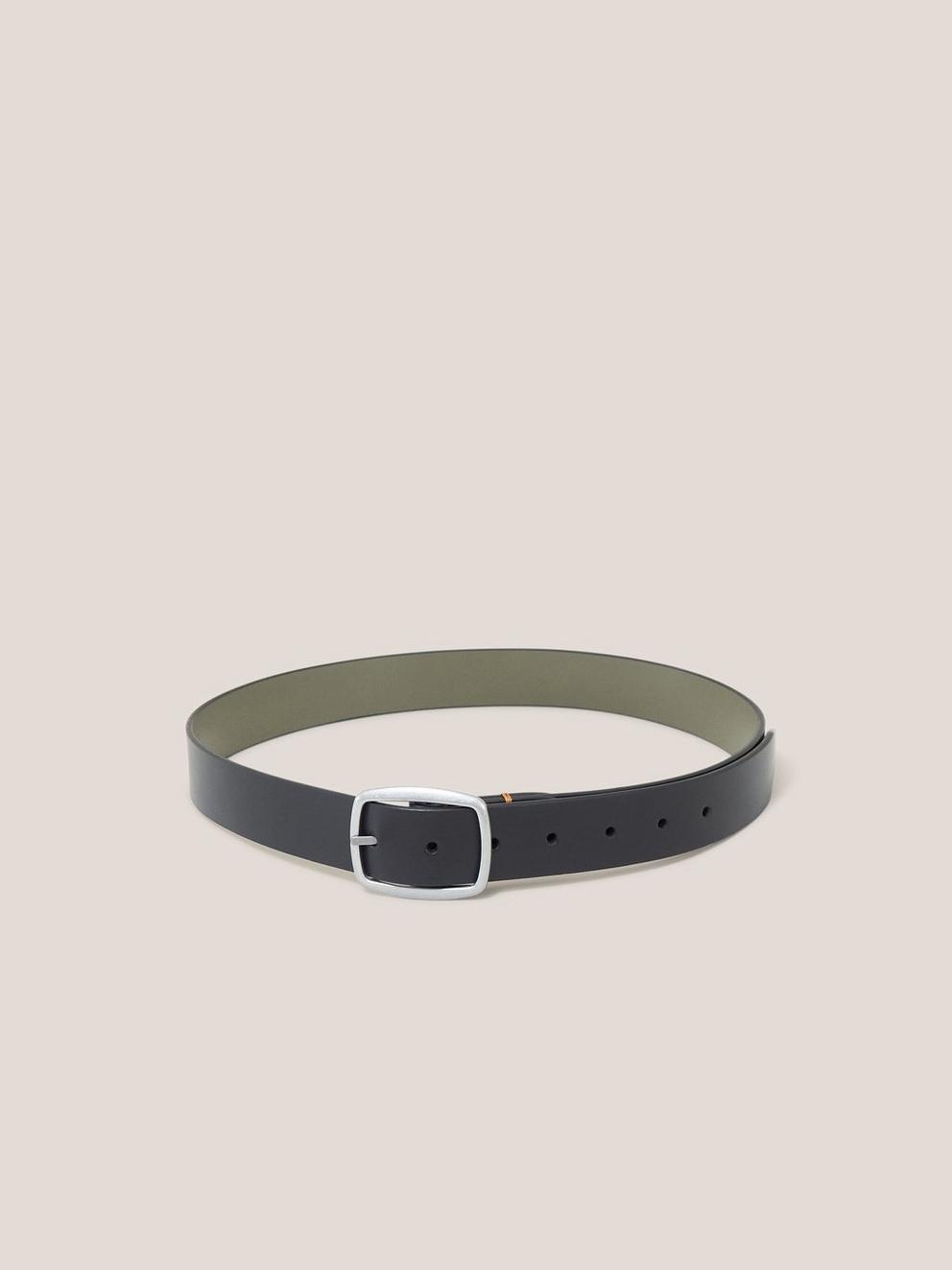 Leather Reversible Belt in BLK MLT - MODEL FRONT
