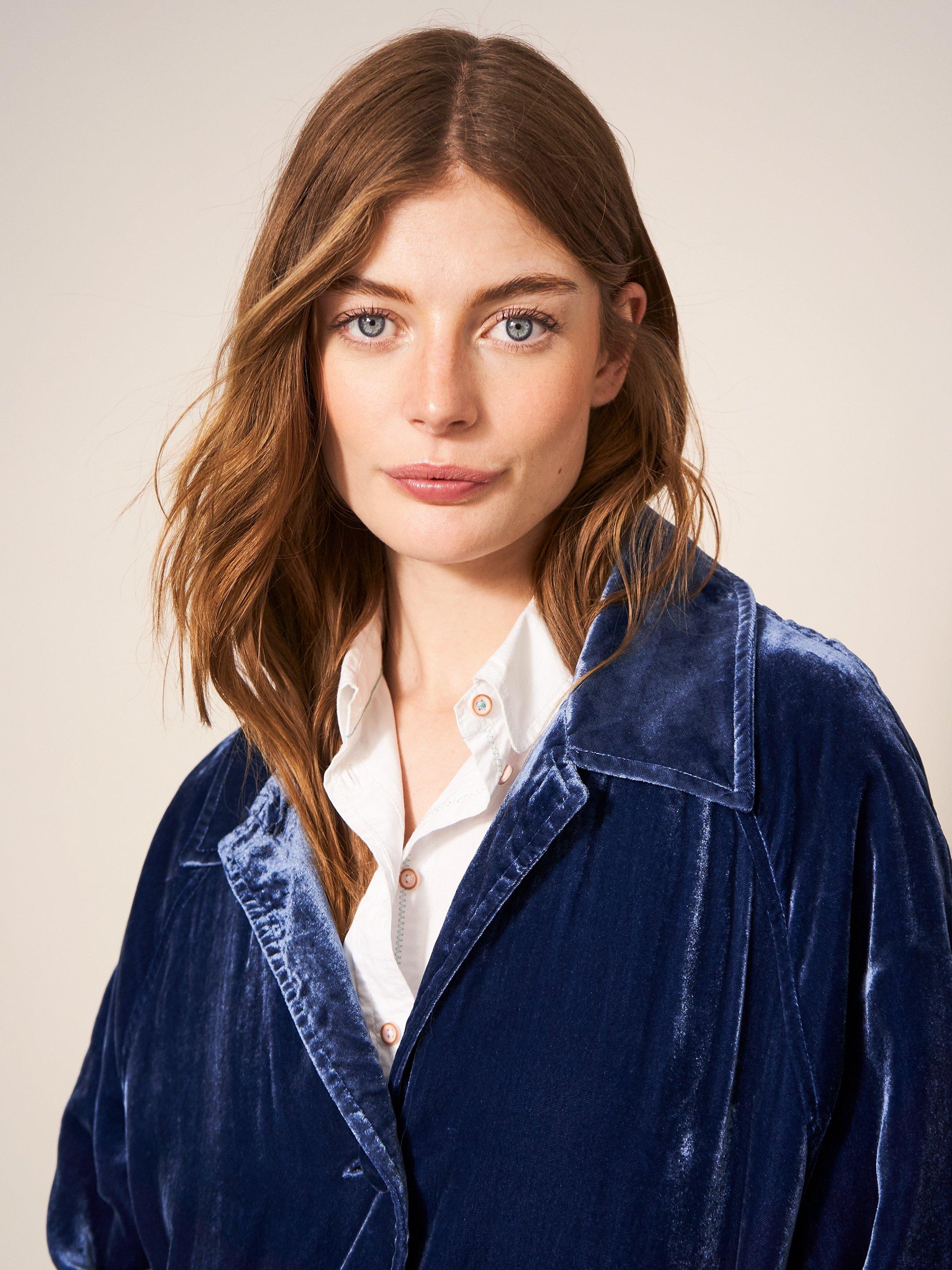 Velvet Duster Smart Coat in DEEP BLUE - MODEL DETAIL