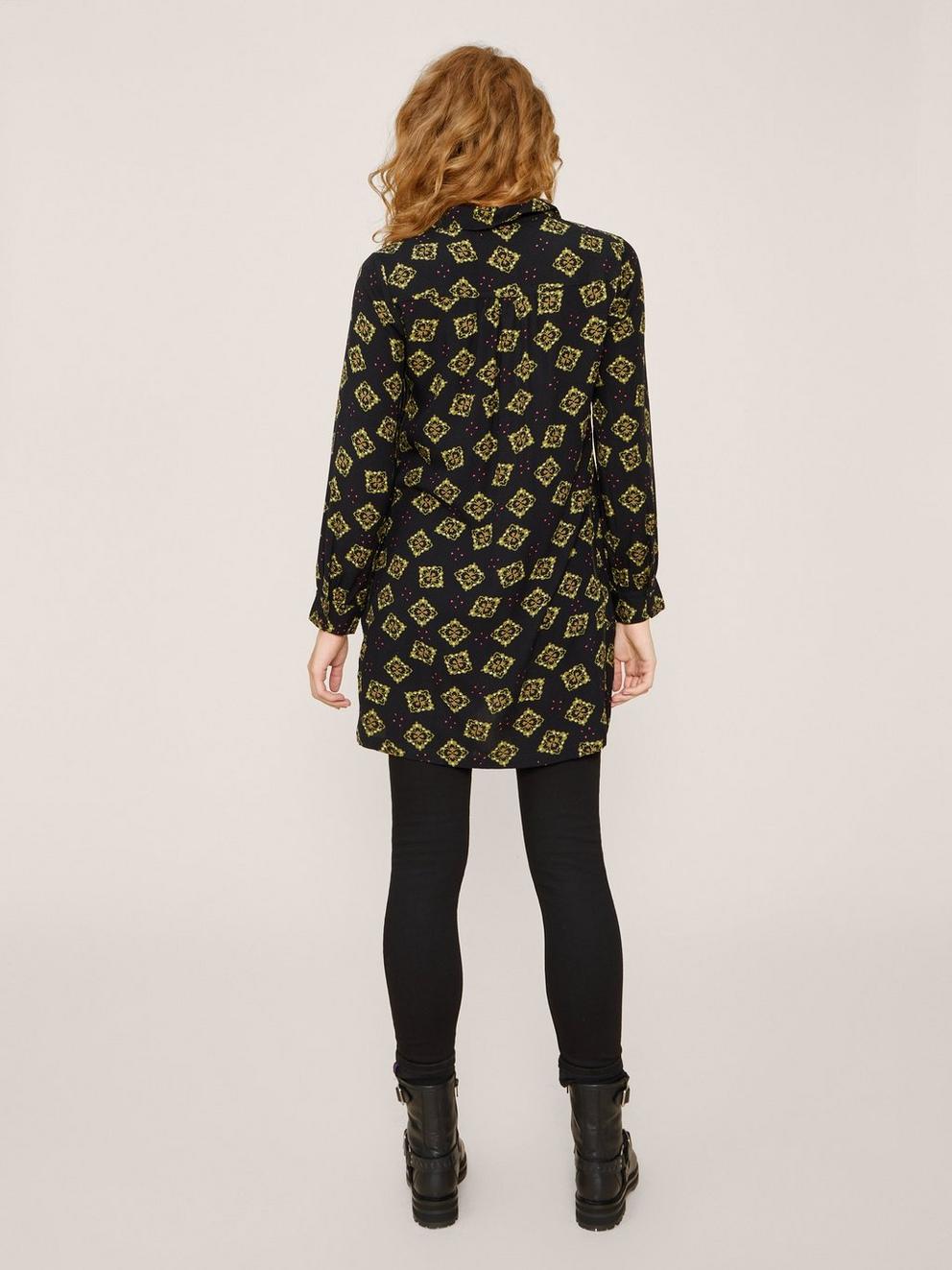Farley Eco Vero Tunic in BLK MLT - MODEL BACK