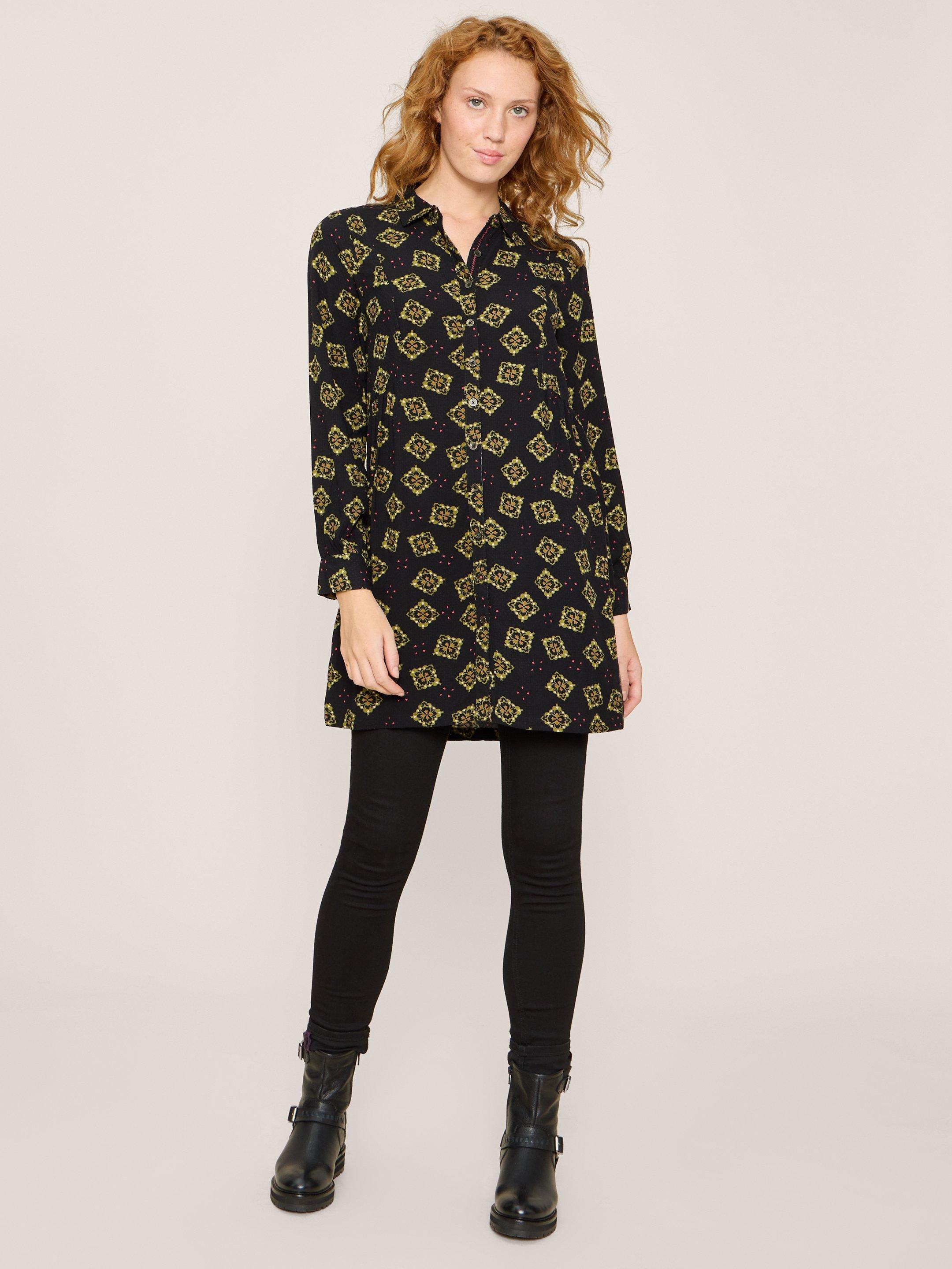 Farley Eco Vero Tunic in BLK MLT - MODEL FRONT