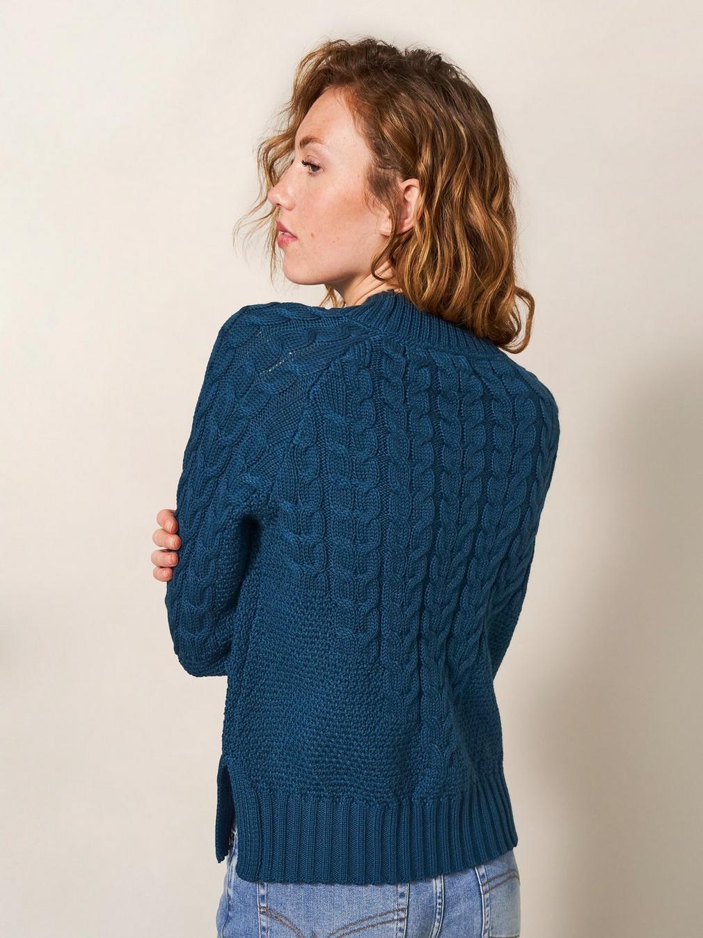 CABLE YOKE JUMPER in MID BLUE - MODEL BACK