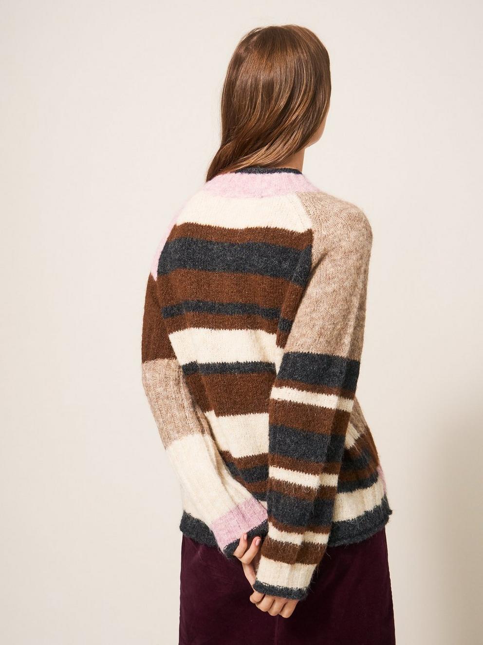 MEDWAY COLOURBLOCK JUMPER in NAT MLT - MODEL BACK