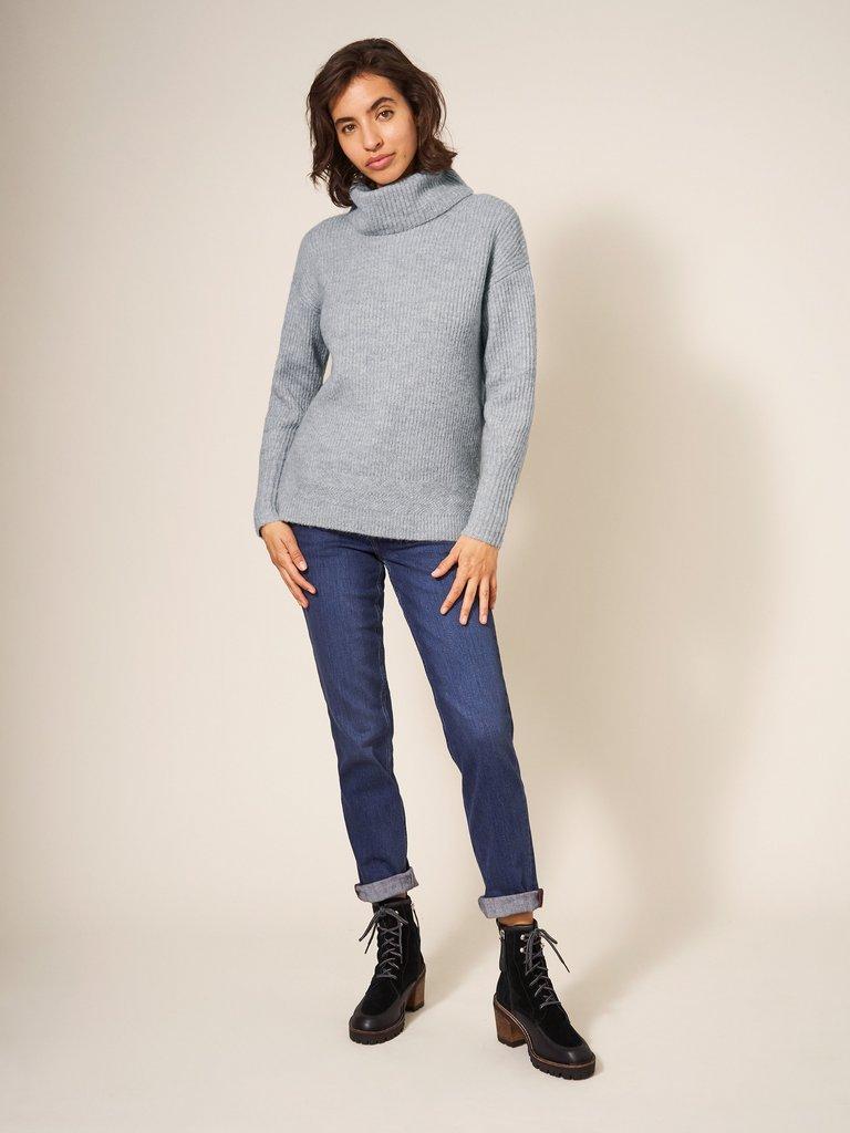 LOVELY RIB JUMPER in LGT GREY - MODEL FRONT