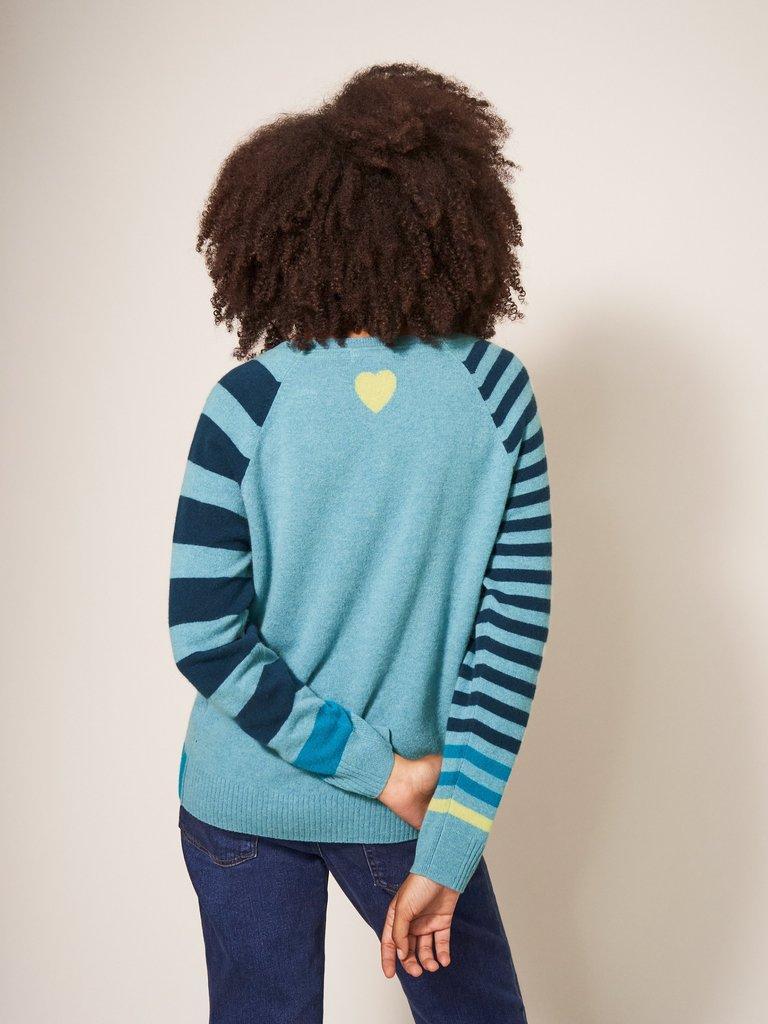 CLARA V NECK CASHMERE JUMPER in BLUE MLT - MODEL BACK