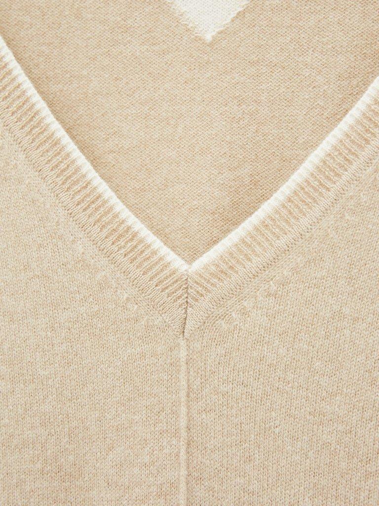 CLARA V NECK CASHMERE JUMPER in NAT MLT - FLAT DETAIL