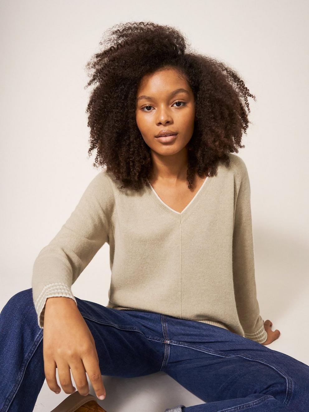 CLARA V NECK CASHMERE JUMPER in NAT MLT - LIFESTYLE