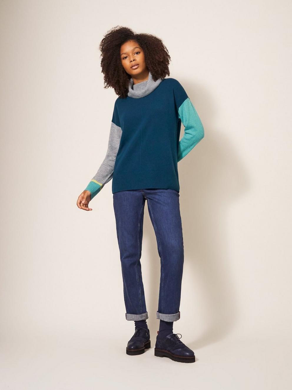 CALLIE H NECK CASHMERE JUMPER in NAVY MULTI - MODEL DETAIL
