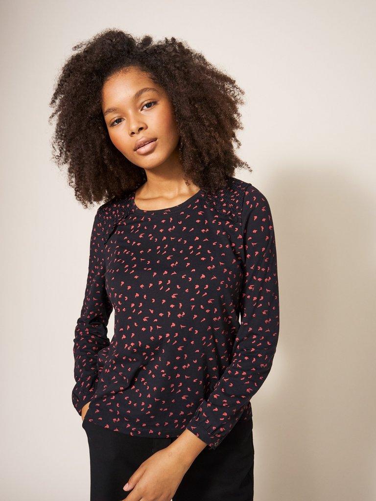 ANA SMOCK CREW NECK TOP in BLK PR - LIFESTYLE