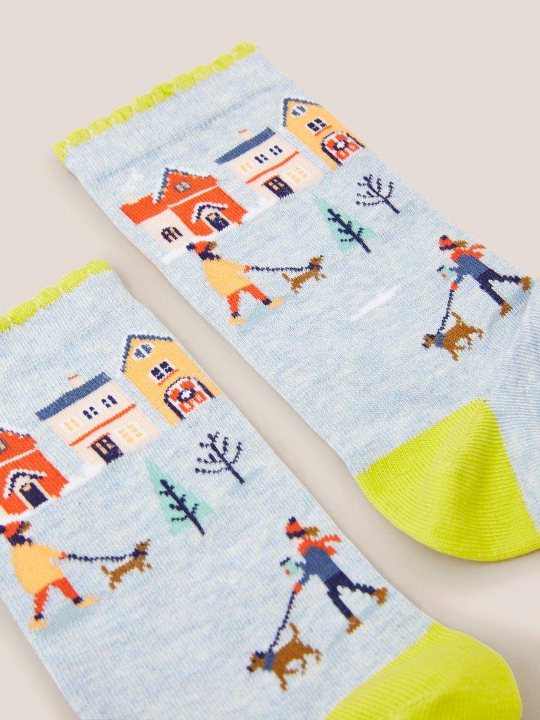 Scenic House Ankle Socks in BLUE MLT - FLAT DETAIL