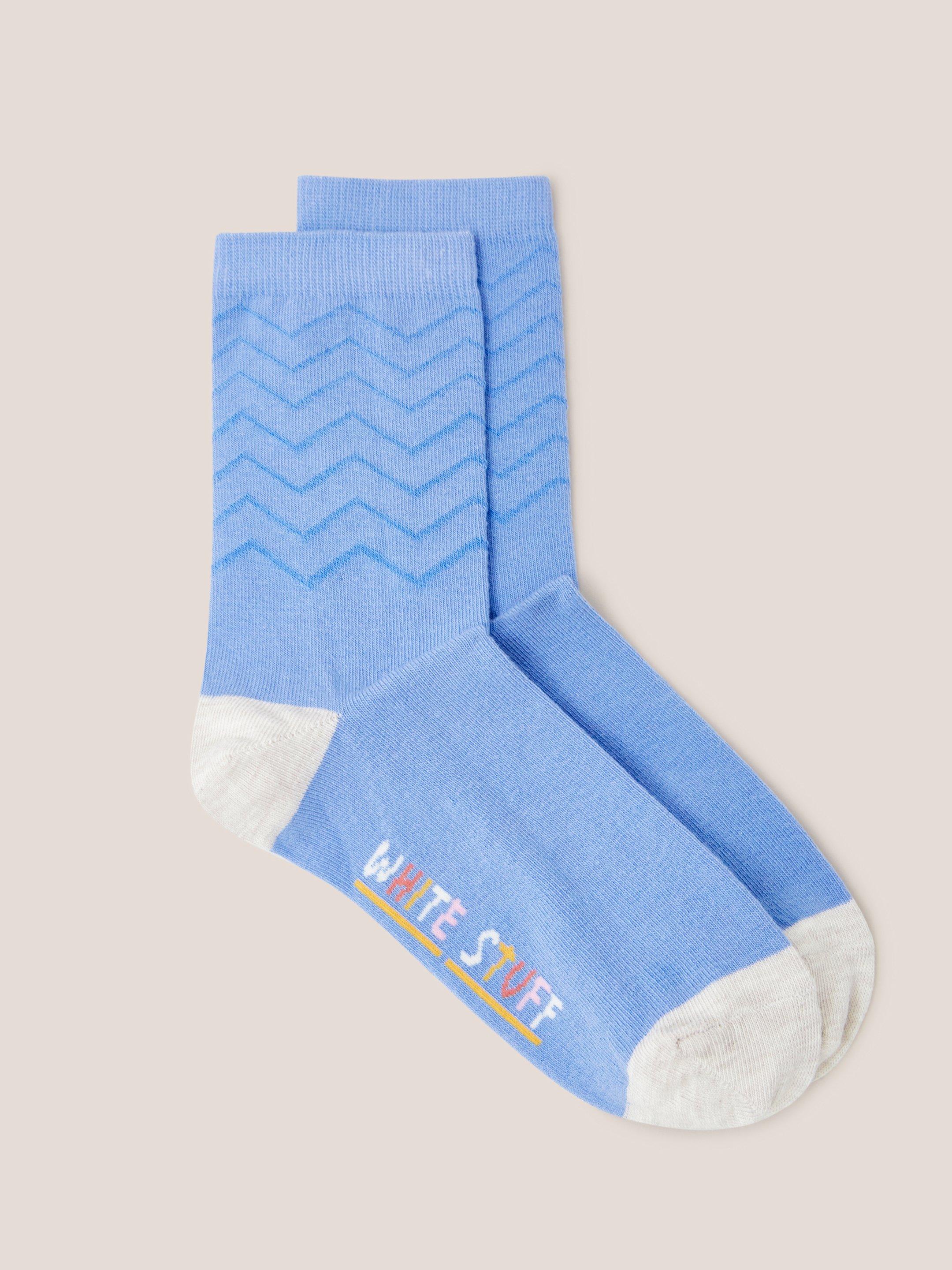 Textured Zigzag Ankle Socks in BLUE MLT - FLAT FRONT