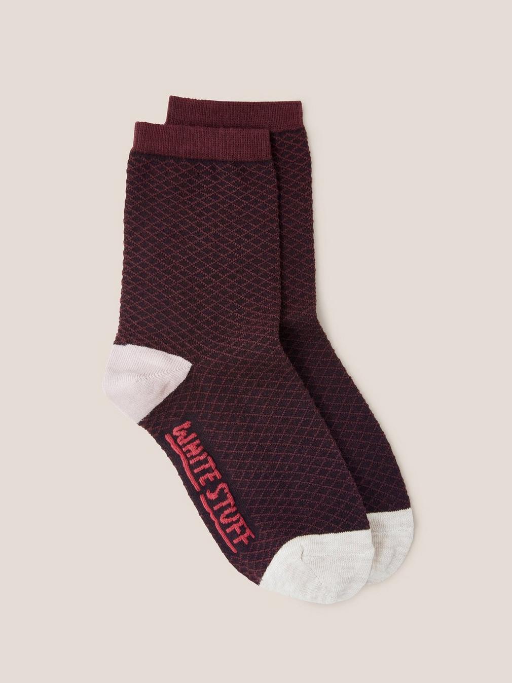 Textured Diamond Ankle Socks in PLUM MLT - FLAT FRONT