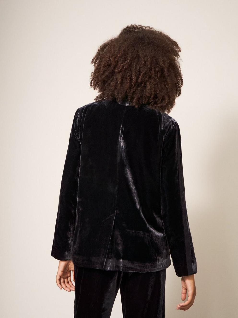 Jenny Velvet Blazer in PURE BLK - MODEL BACK