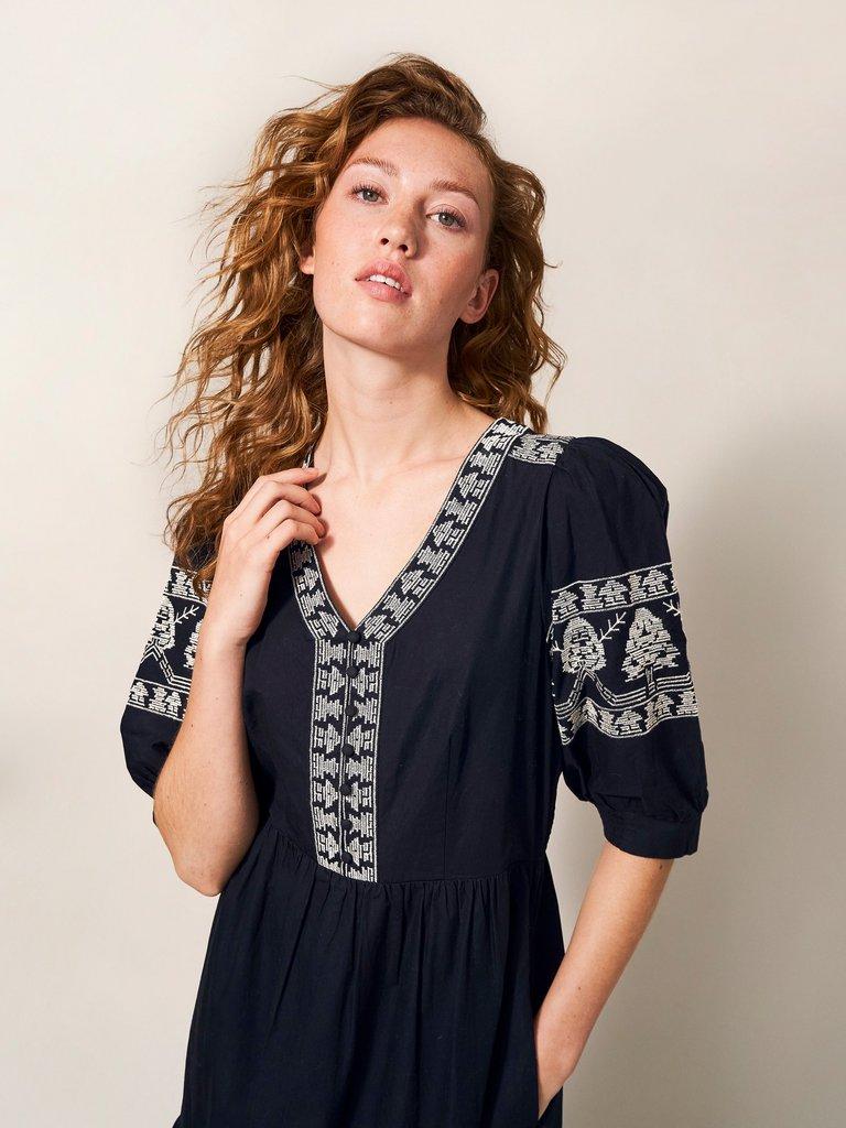 Dulcie Embroidered Midi Dress in BLK MLT - MODEL DETAIL