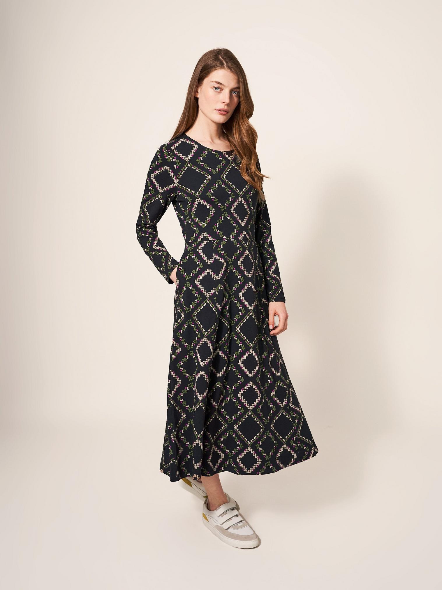 Madeline Classic Jersey Dress in BLK MLT - MODEL DETAIL