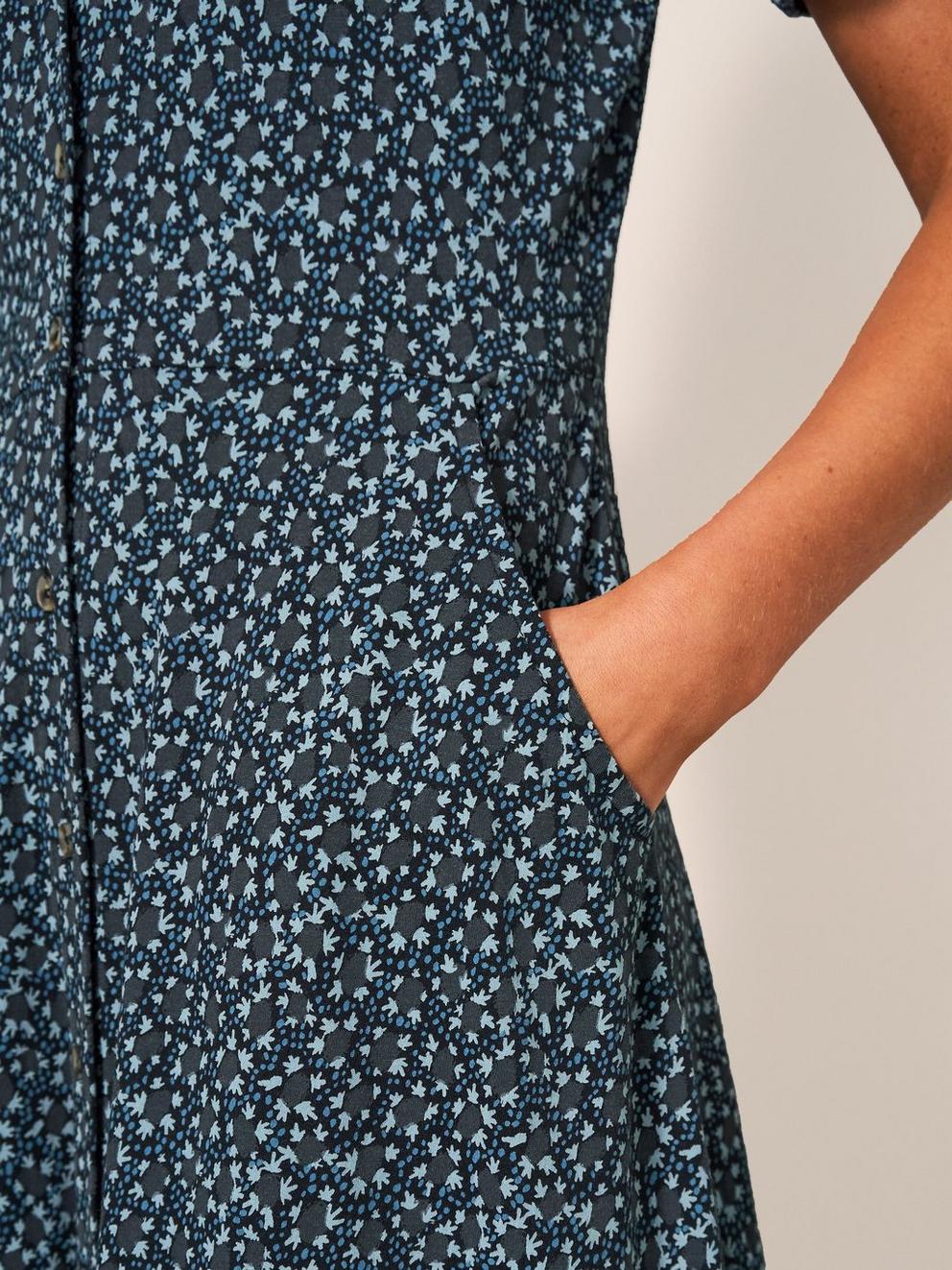 Rua Shirt Dress Jersey in TEAL MLT - MODEL DETAIL