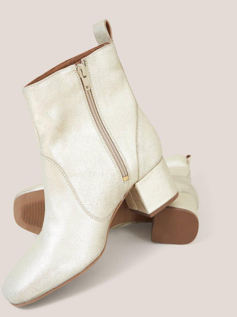 Cilla Leather Mid Heel Boot in GLD TN MET - FLAT DETAIL