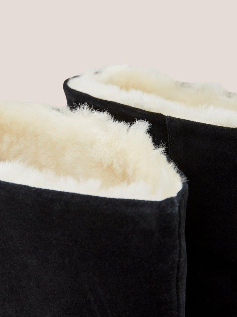 Enya Leather Fur Knee Boot in PURE BLK - FLAT DETAIL