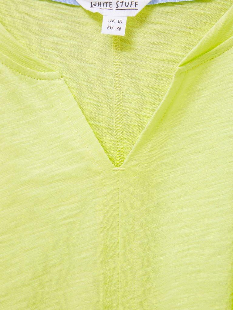 NELLY NOTCH NECK in LGT YELLOW - FLAT DETAIL