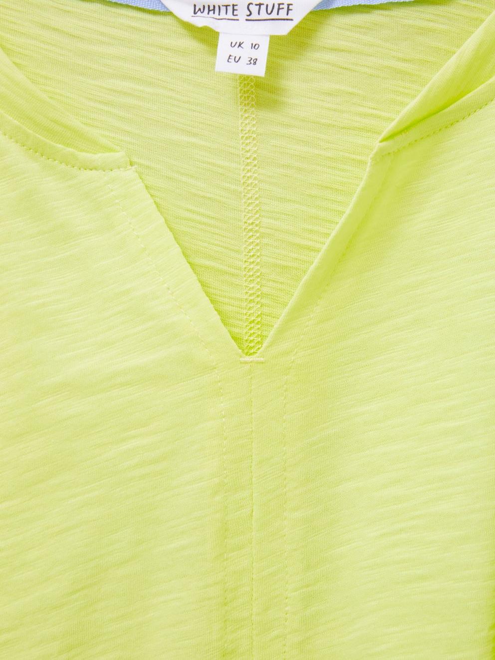 NELLY NOTCH NECK in LGT YELLOW - FLAT DETAIL