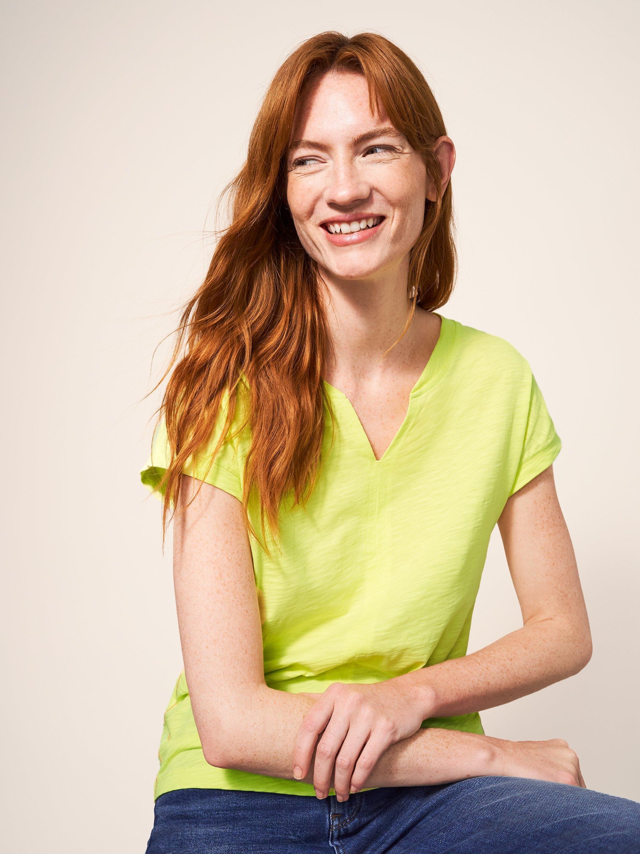 NELLY NOTCH NECK in LGT YELLOW - LIFESTYLE