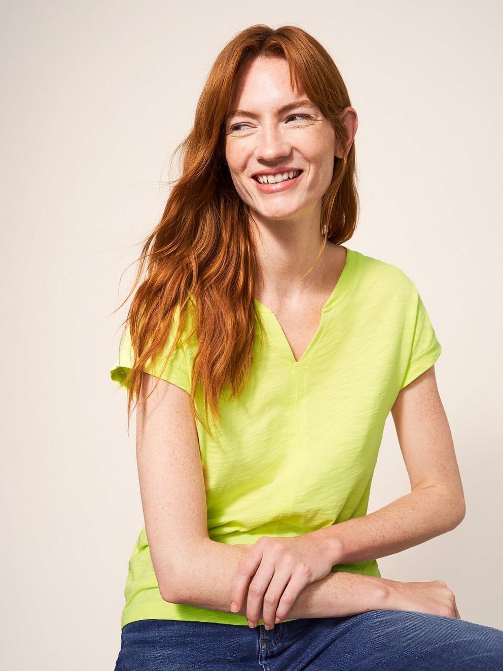 NELLY NOTCH NECK in LGT YELLOW - LIFESTYLE