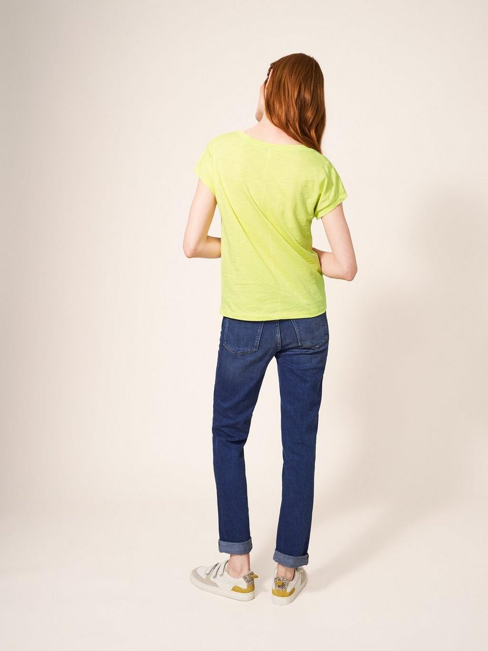 NELLY NOTCH NECK in LGT YELLOW - MODEL BACK