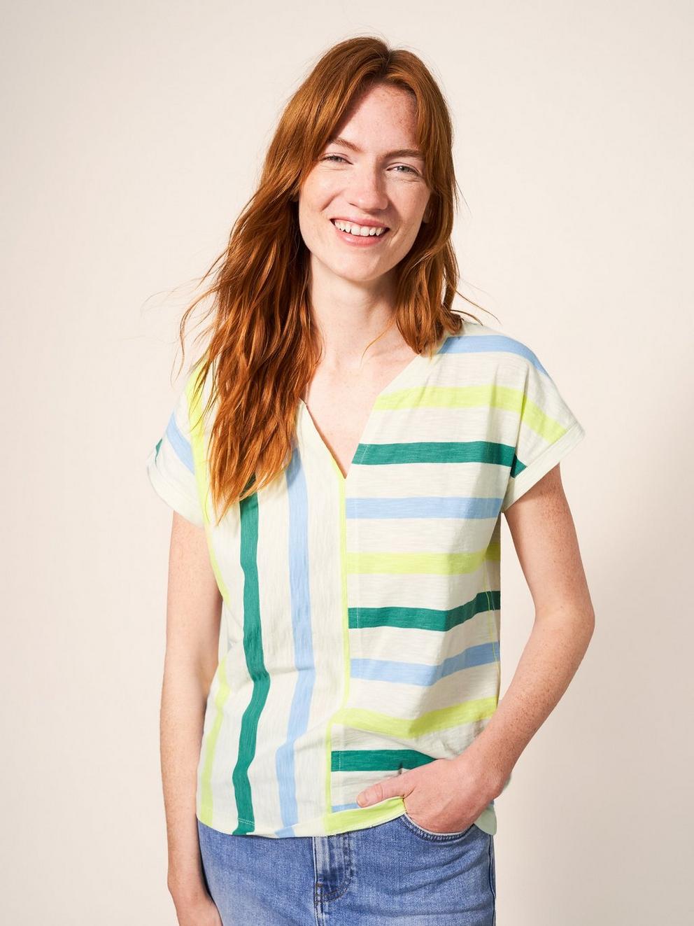 NELLY NOTCH NECK in WHITE MLT - MODEL DETAIL