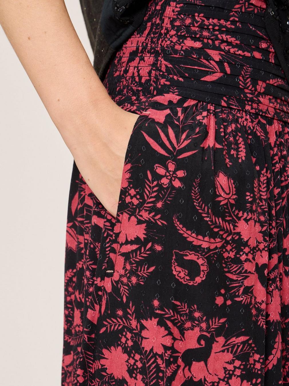 Maeva Midi Skirt in BLK PR - MODEL DETAIL