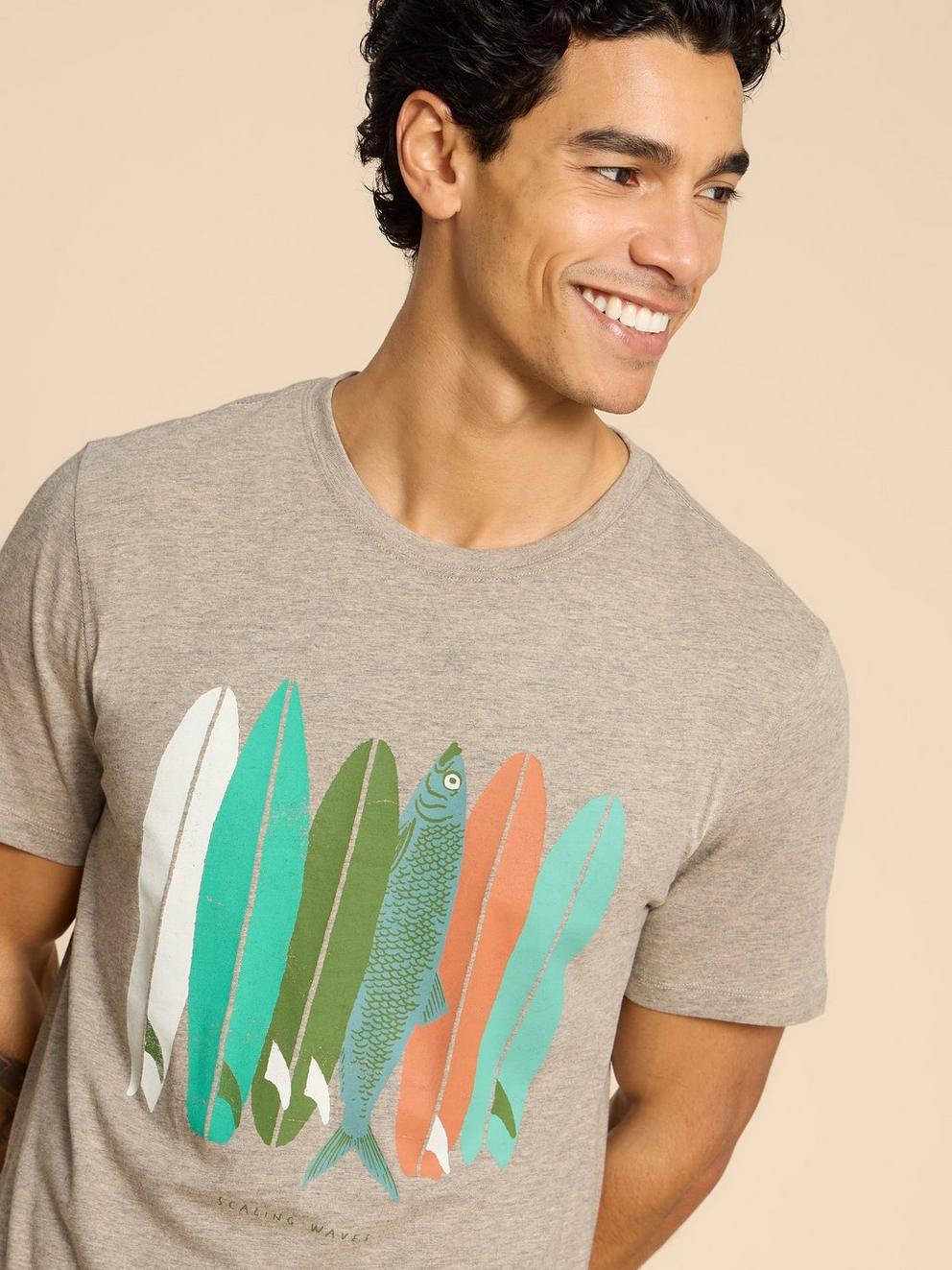 Scaling Waves Graphic Tee in GREY PR - MODEL DETAIL