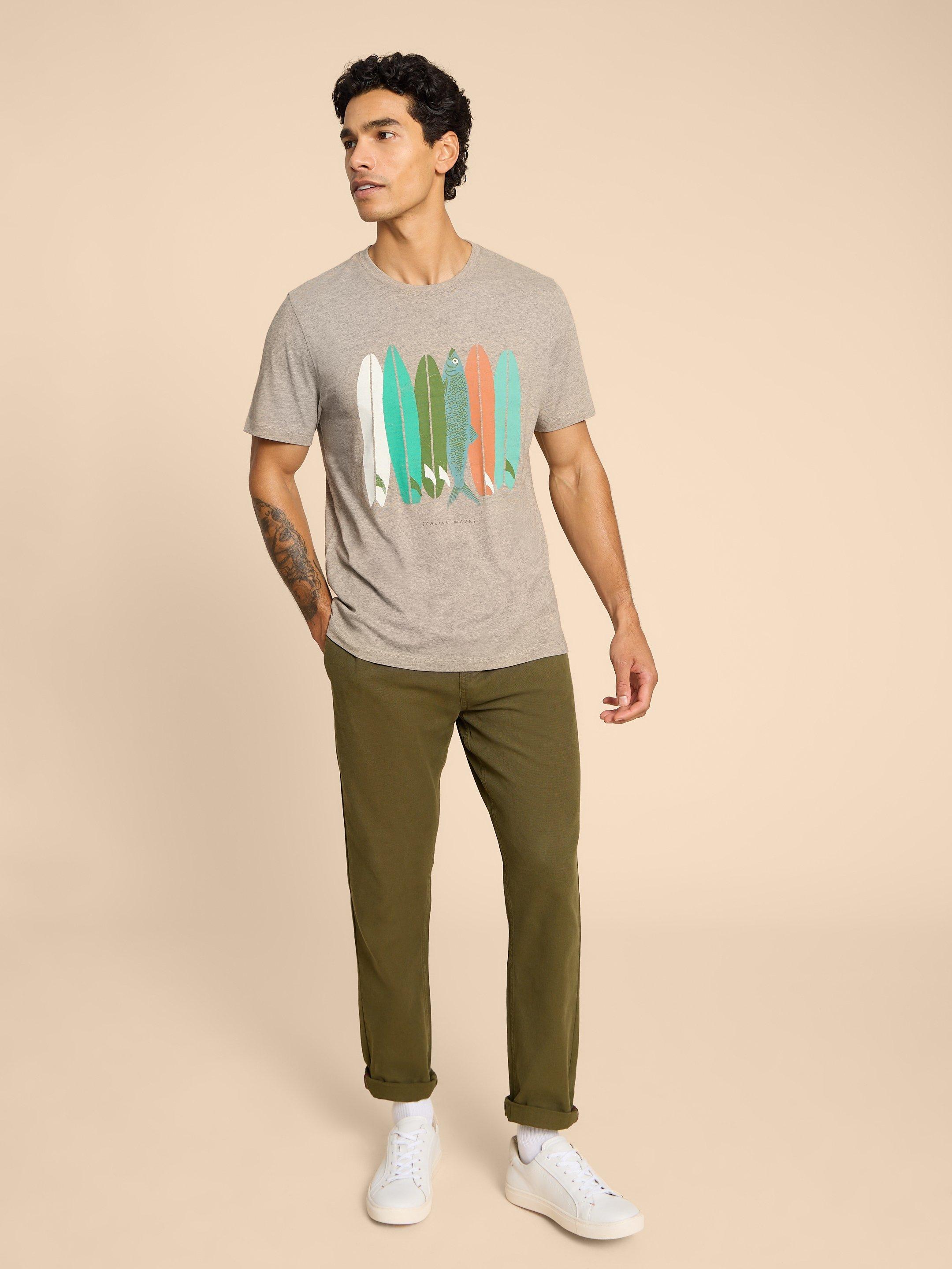 Scaling Waves Graphic Tee in GREY PR - MODEL FRONT