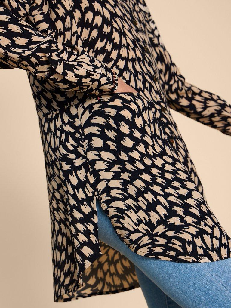 Danika Printed Tunic in BLK MLT - MODEL DETAIL
