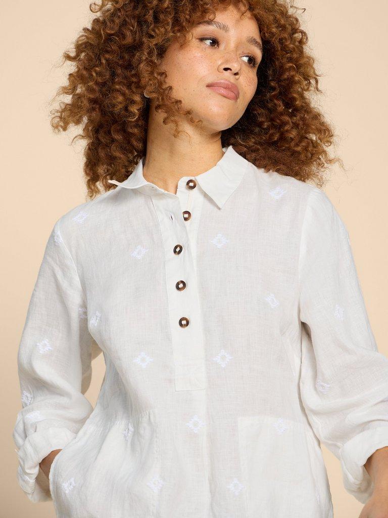 Evelyn Embroidered Linen Tunic in NAT WHITE - MODEL DETAIL