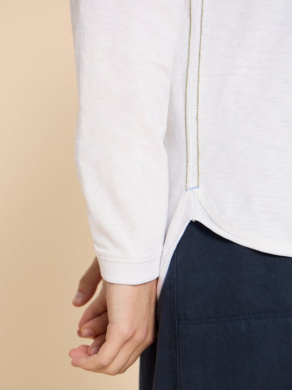 CLARA LS TEE in BRIL WHITE - MODEL DETAIL