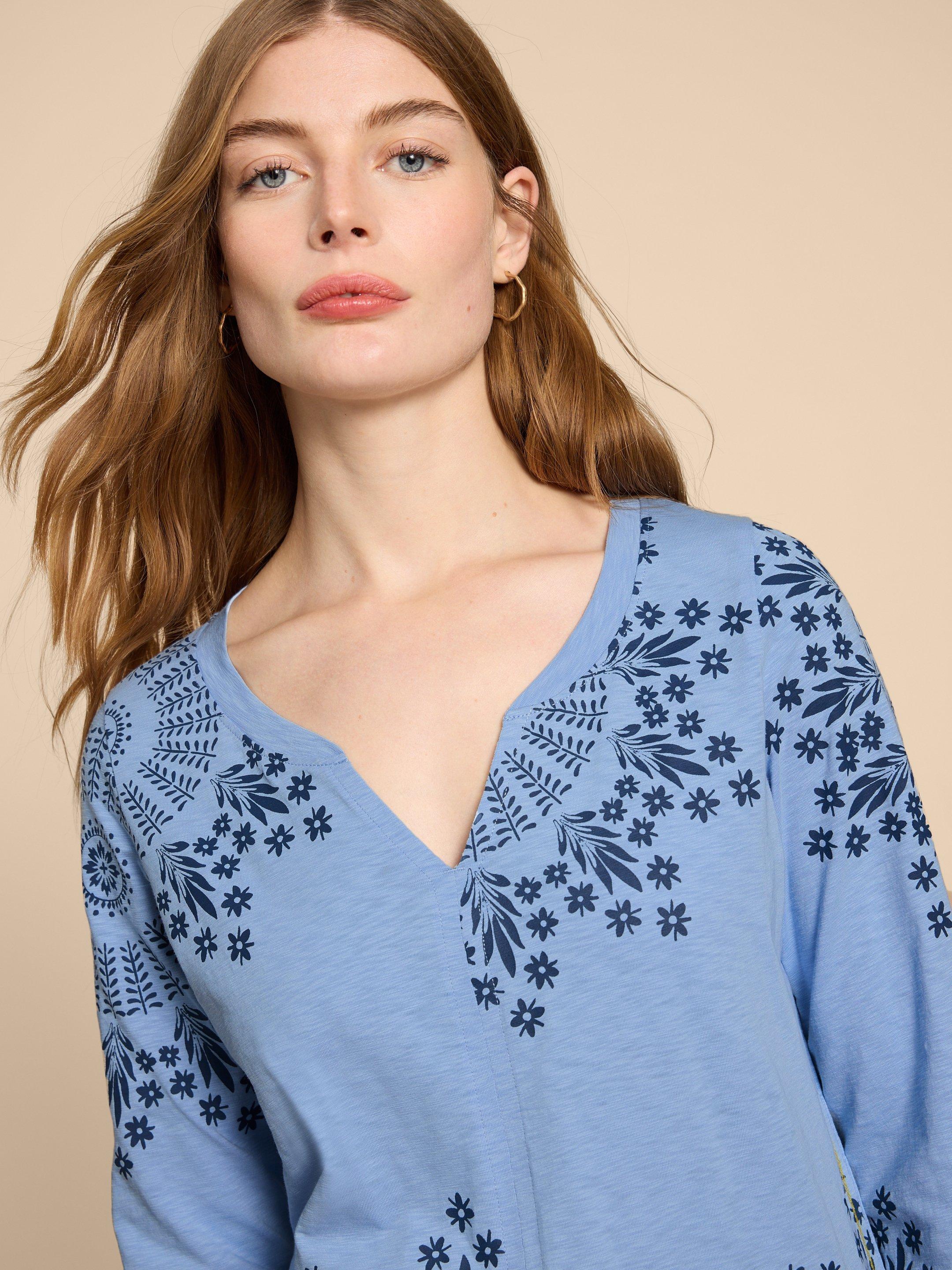 NELLY LS PRINTED TEE in BLUE MLT - MODEL DETAIL
