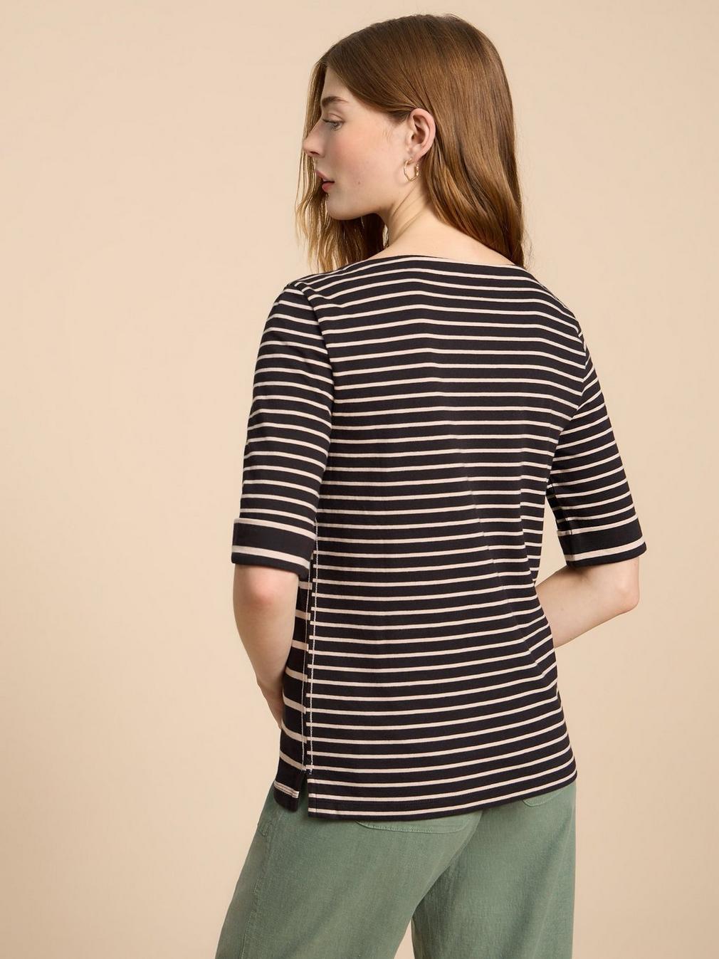 SYDNEY BOAT NECK TEE in BLK MLT - MODEL BACK