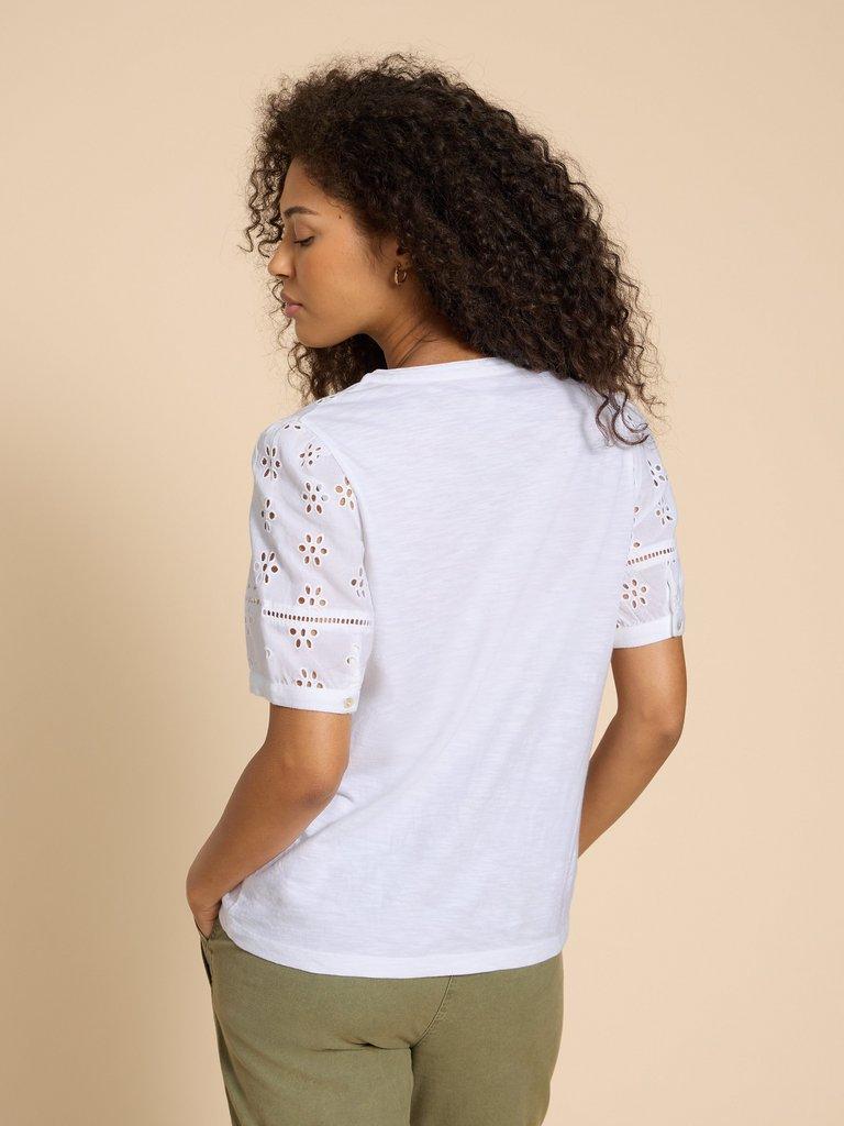 BELLA BRODERIE MIX TOP in BRIL WHITE - MODEL BACK