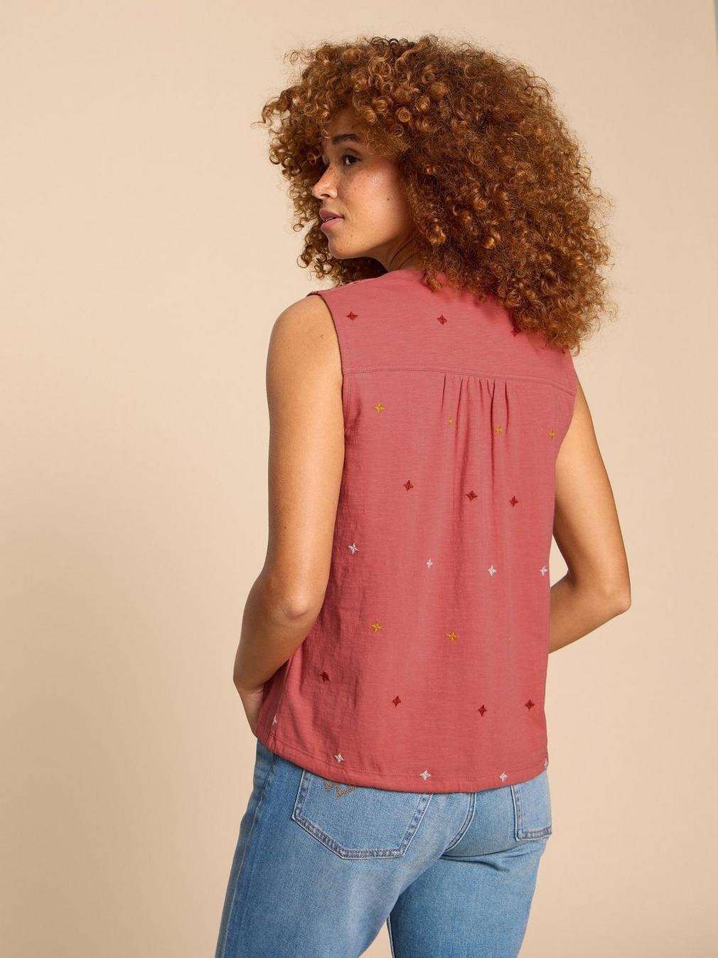 TULIP JERSEY SLEEVELESS SHIRT in PINK MLT - MODEL BACK