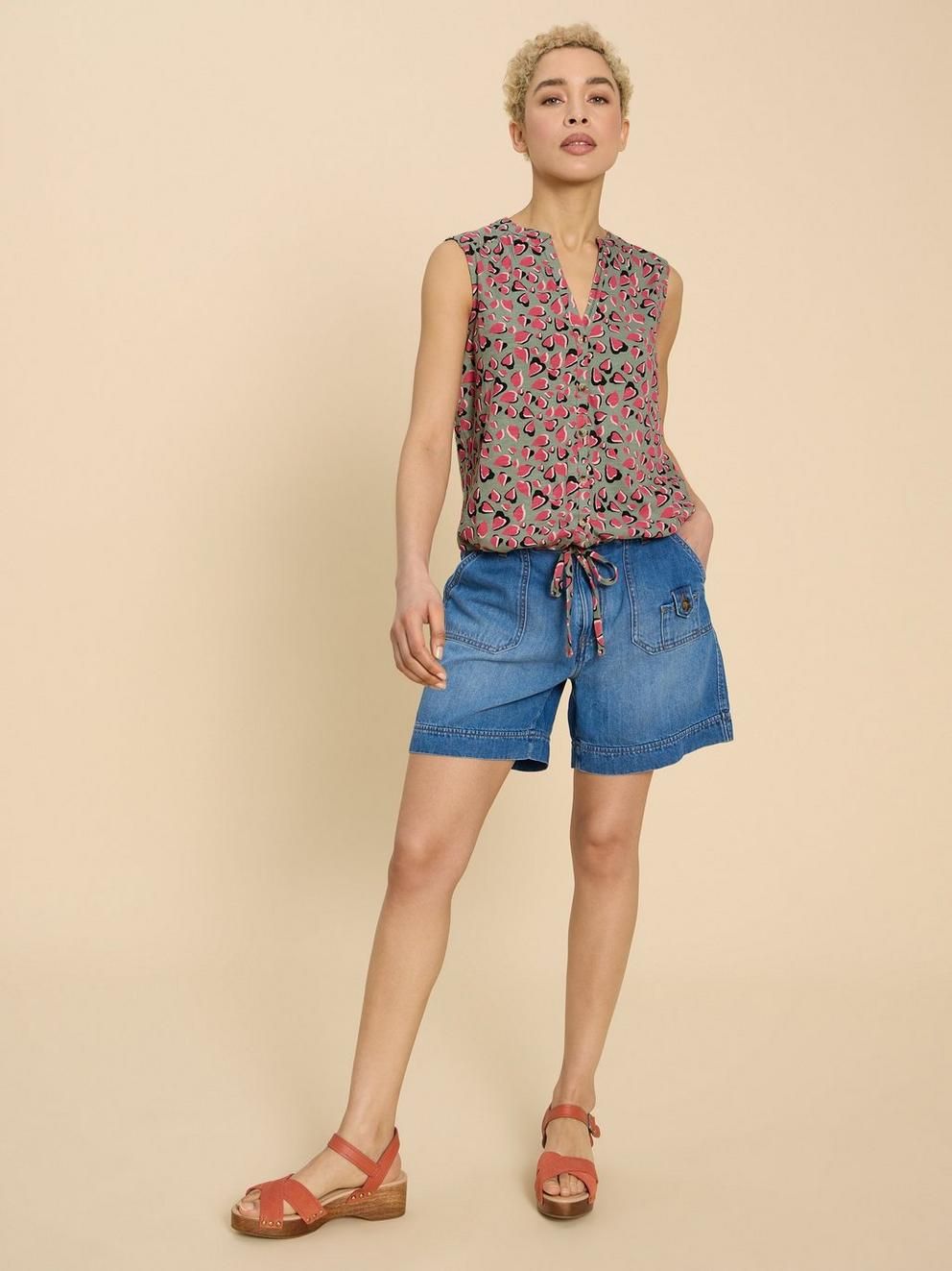 TULIP JERSEY SLEEVELESS SHIRT in TEAL PR - MODEL FRONT